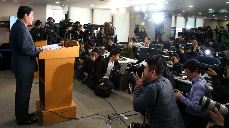 최경환, 연말정산 관련 긴급기자회견