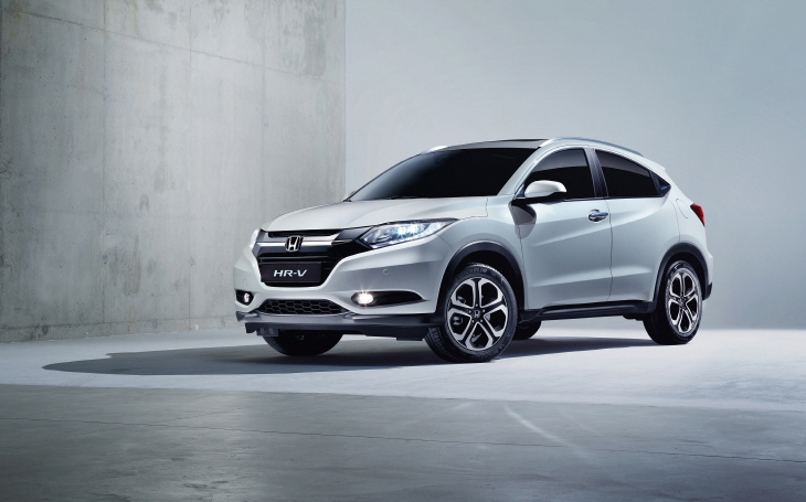 2015_Honda_HR-V_01