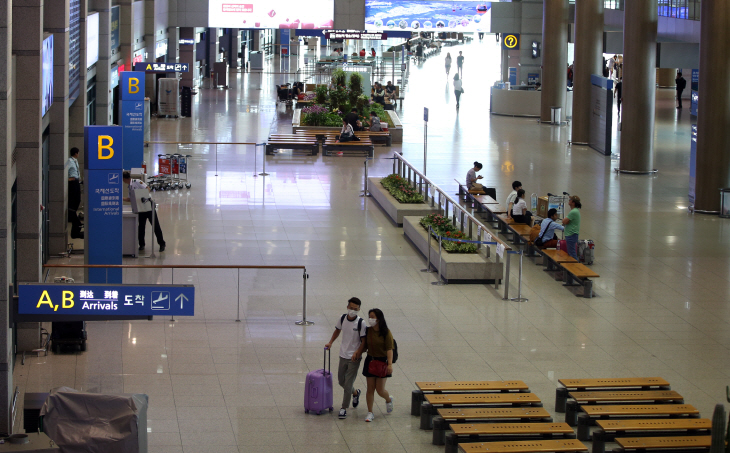 한산한 인천공항 입국장