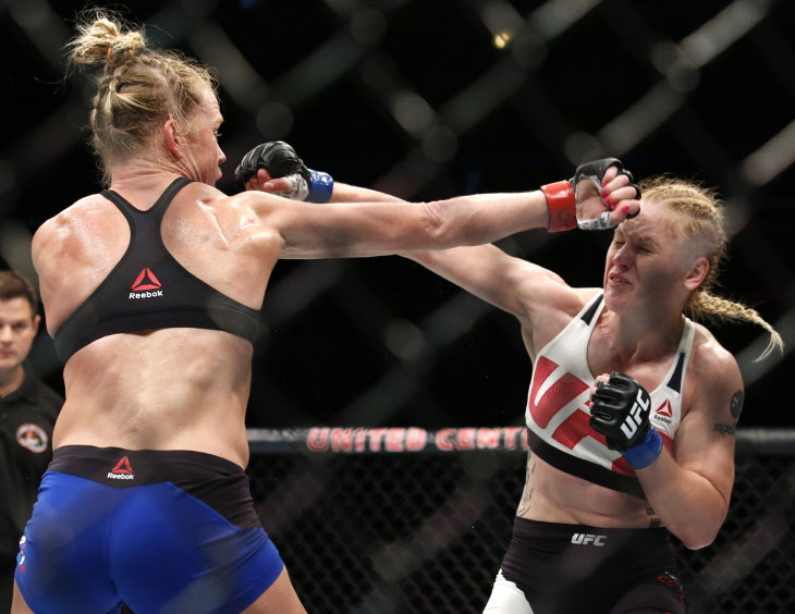 UFC Chicago Mixed Martial Arts <YONHAP NO-0719> (AP)