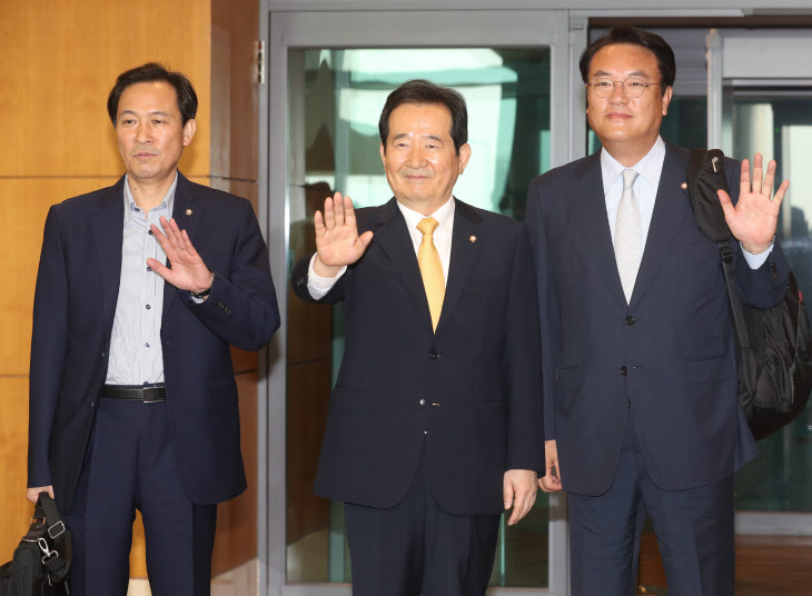 출국하는 정세균 국회의장과 양당 원내대표