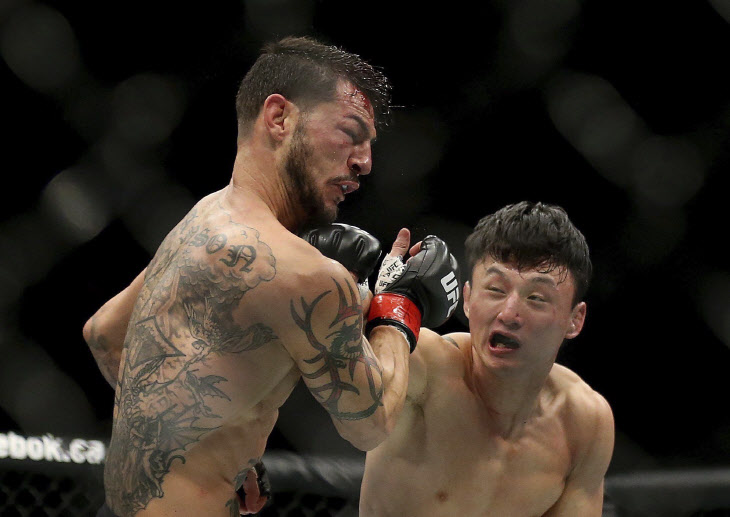 UFC 206 Mixed Martial Arts <YONHAP NO-1768> (AP)