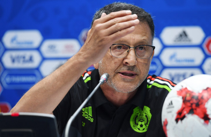 FBL-CONFED-CUP-MEX-PRESSER <YONHAP NO-4707> (AFP)