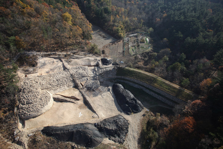 유네스코 세계유산에 지정된 경북 경주 명활산성 북문지 정비