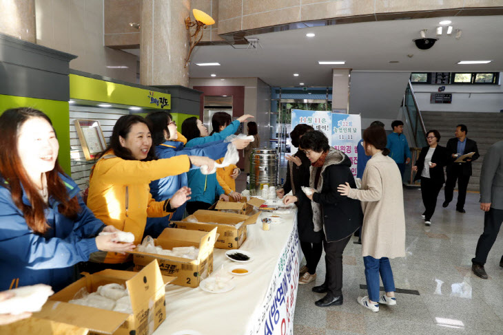 진도군 ‘농업인의 날’ 맞아 가래떡데이 행사 개최