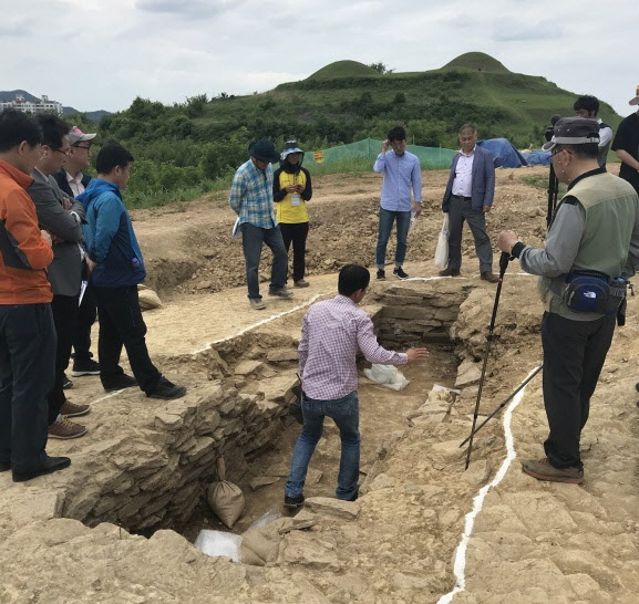 (김해=브릿지경제)0523 말이산고분군 발굴조사 현장공개1