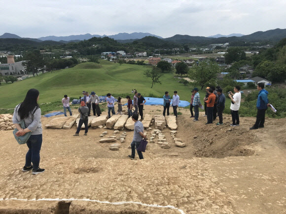 (김해=브릿지경제)0523 말이산고분군 발굴조사 현장공개3