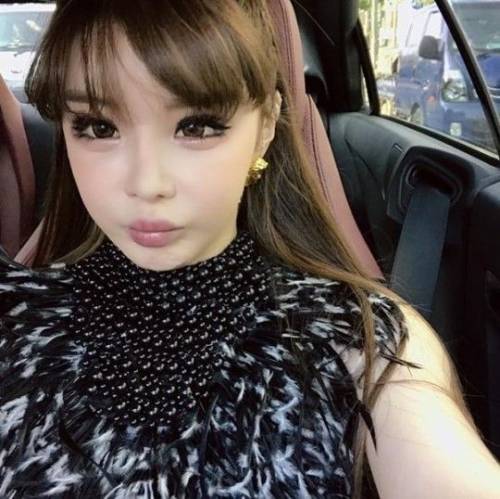 박봄