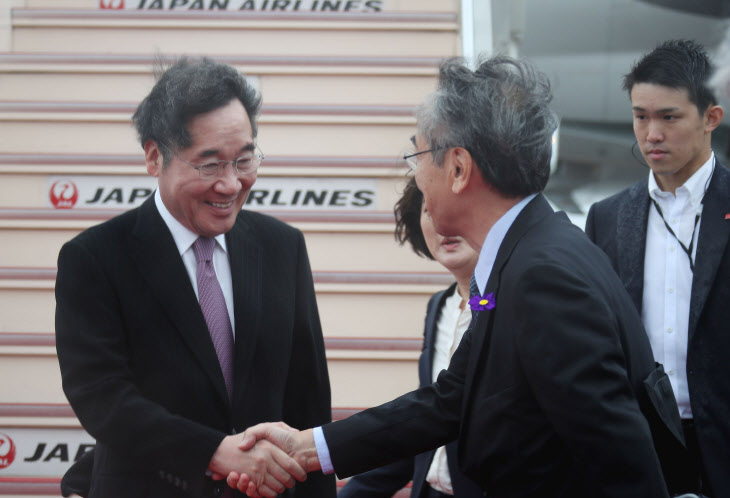 일본 하네다 공항 도착하는 이낙연 총리