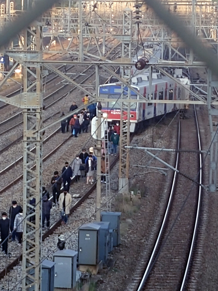 서울지하철 1호선 열차 탈선, 출근길 큰 불편