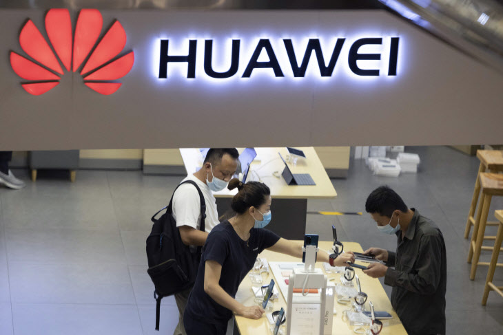 China Britain Huawei <YONHAP NO-3403> (AP)