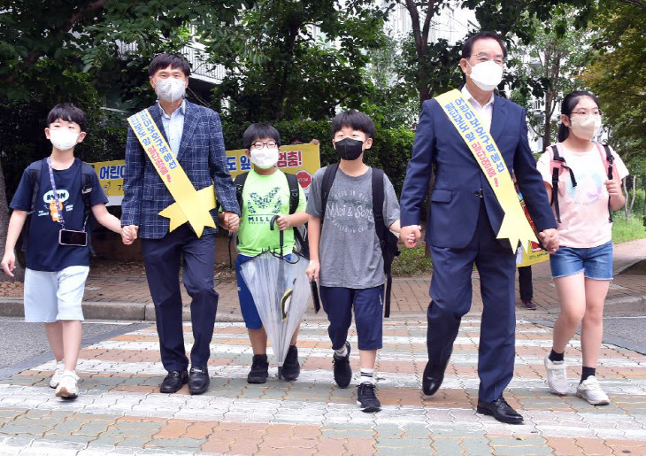 하윤수 부산교육감 14일 어린이 통학로 안전 캠페인 실시