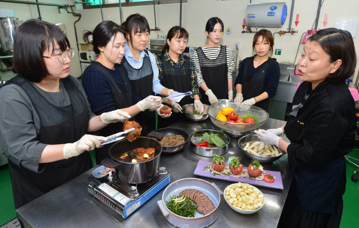 단양 특산물 마늘 활용한 요리 개발 위해 전문가 초청1