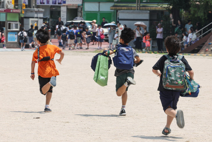 '방학이다!'<YONHAP NO-1634>