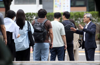 김진용 인천경제청장 버스정류장 현장 점검