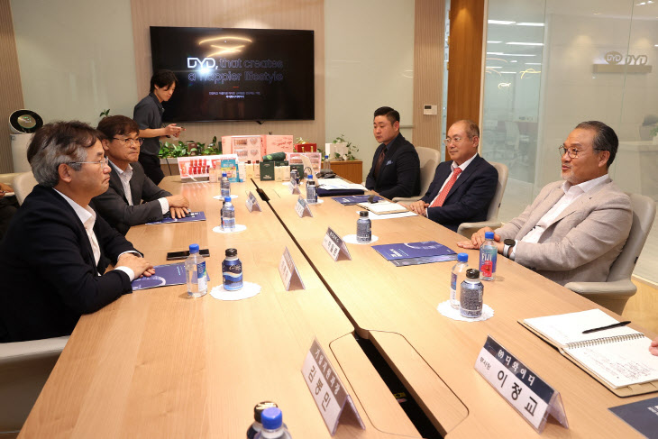 이동환 고양시장, 관내 코스닥 상장기업 (주)디와이디 방문··