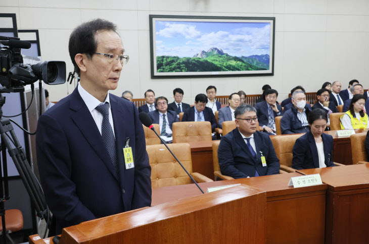 이강섭 샤니 대표이사, 국감 답변<YONHAP NO-4226>