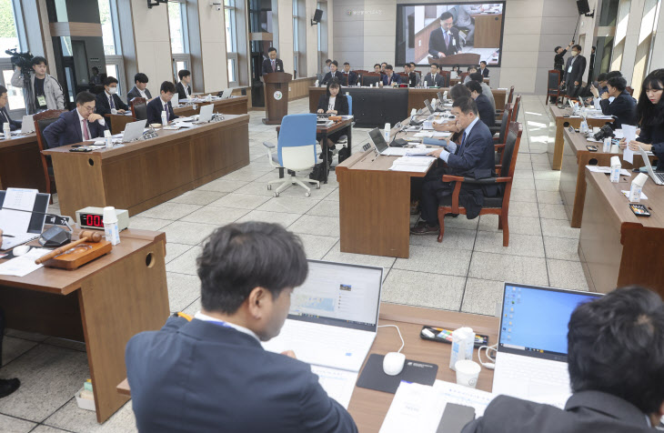 국회 교육위원회의 부산대, 경상국립대