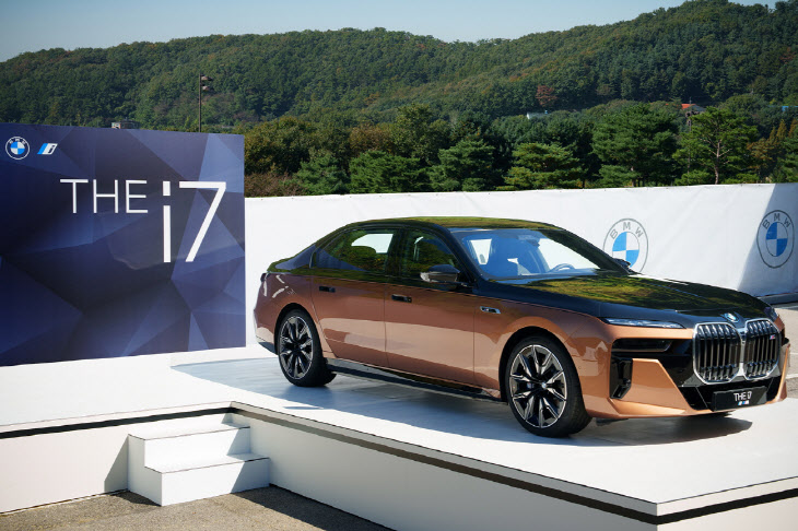 사진-BMW i7 M70 xDrive