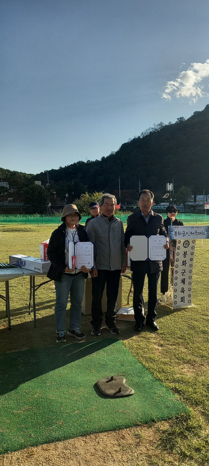 김경순 씨(왼쪽), 남자부 우승 김희문 씨(오른쪽)