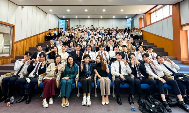 영산대 항공관광학과, 에어부산 승무원 박윤경 동문 특강