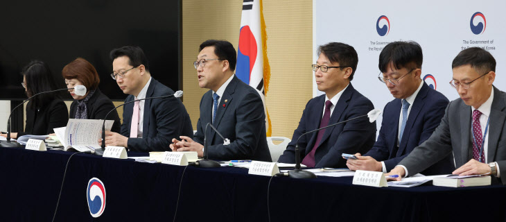 2024년 경제정책방향 브리핑하는 김병환 기재부