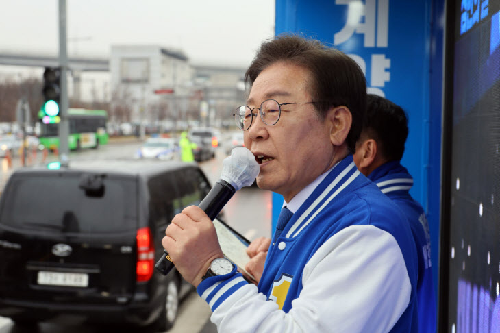 공식선거운동 첫날 출근인사 및 집중유세 사진 (5)