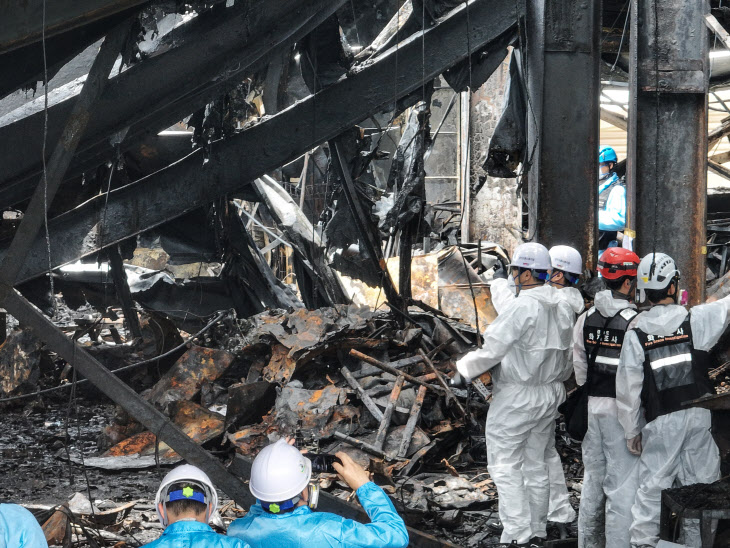 화성 리튬전지 공장 화재 합동감식<YONHAP NO-3232>