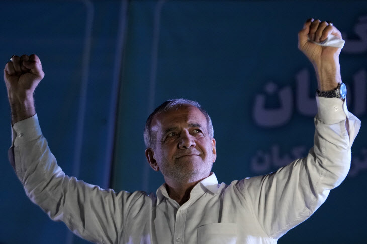 Iran Election Masoud Pezeshkian <YONHAP NO-3188> (AP)