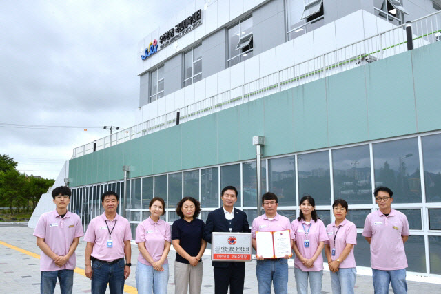 생존수영 교육수영장 안전기관 인증 획득 기념사진