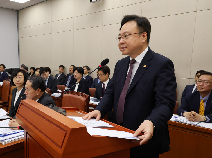 업무보고 하는 조규홍 복지부 장관<YONHAP NO-2807>