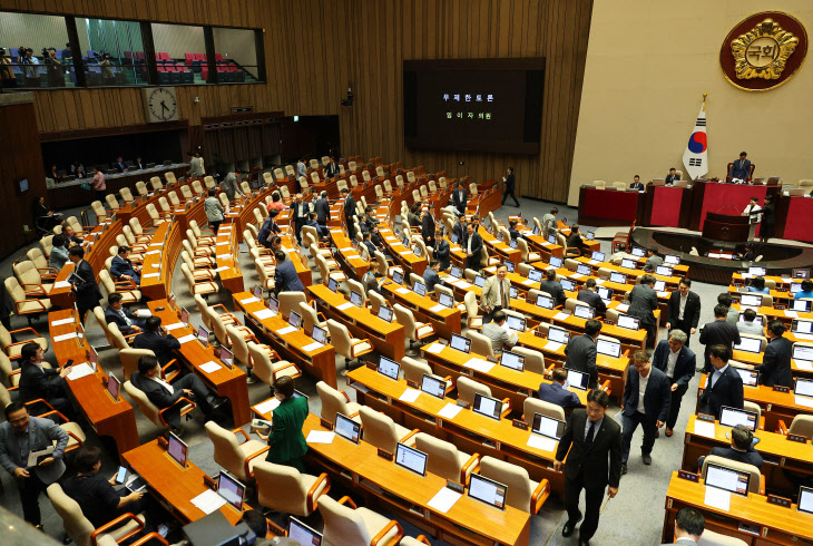 '노란봉투법' 필리버스터 돌입, 퇴장하는 야당 ...