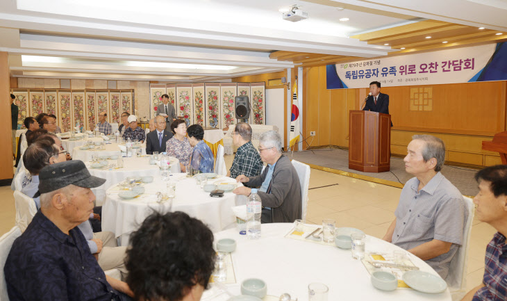 01-2 이범석 청주시장, 광복절 독립유공자 유족 예방_사진2