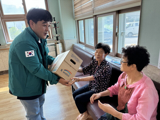 산청군 댐 주변 지역 생수 전달