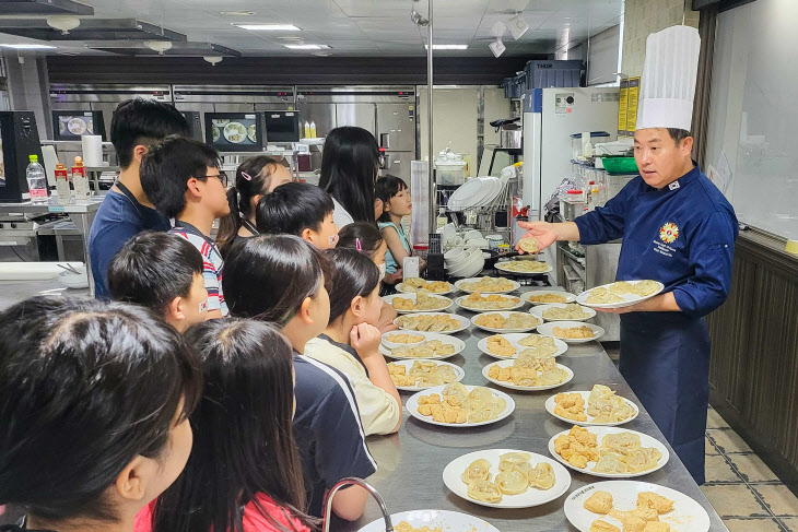 영산대 K-Food조리전공, 청소년과 개성만두 빚으며 역사 교육