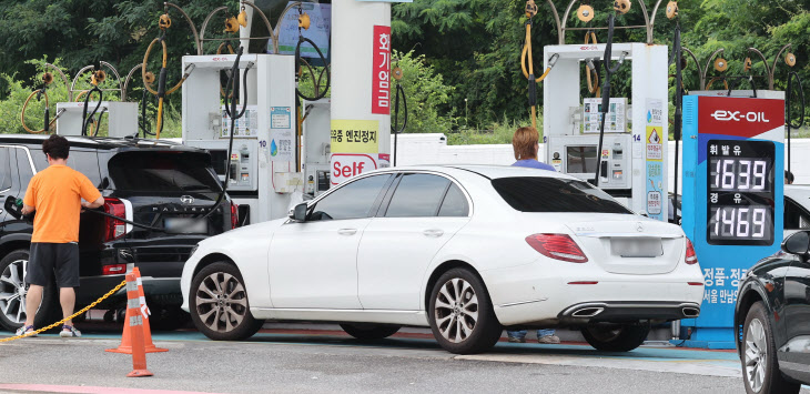 국내 휘발유 가격 2주 연속 하락<YONHAP NO-7145>