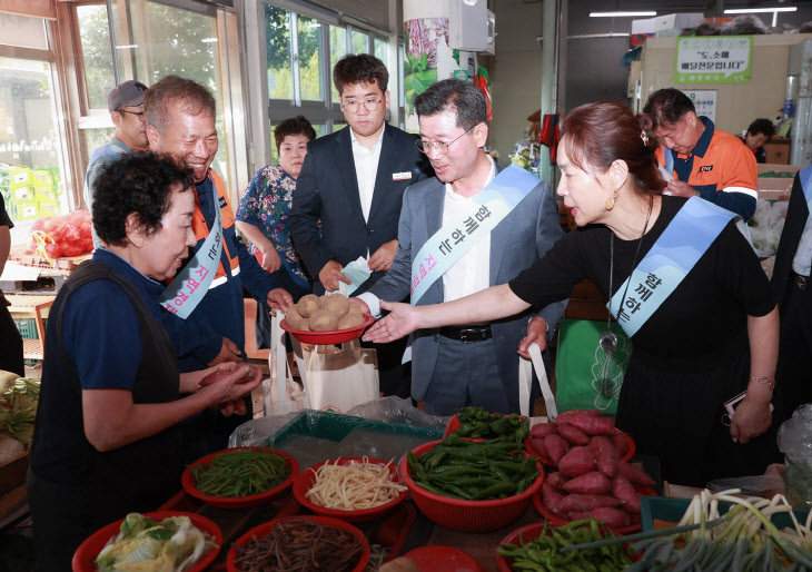 추석 전 ‘전통시장’ 찾는 정인화 광양시장