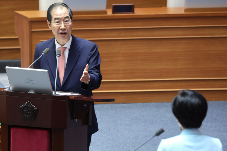 답변하는 한덕수 총리