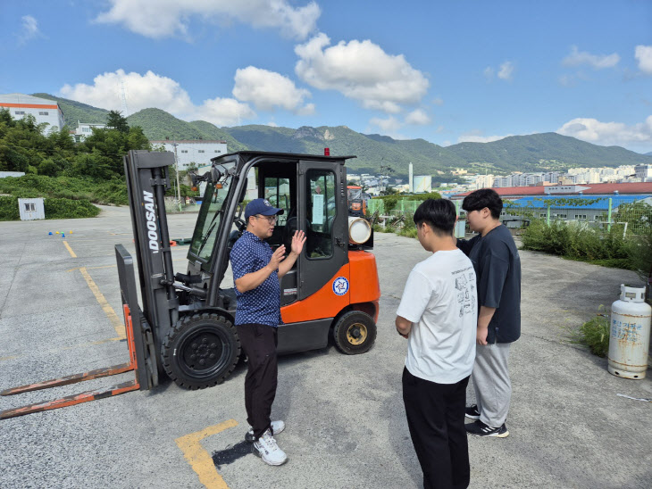 학교 밖 청소년지원사업_중장비 훈련 자격증 과정