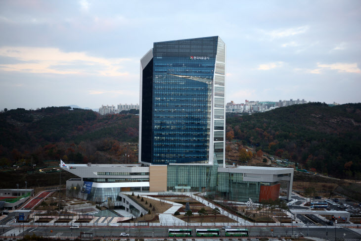 01.울산 중구에 위치한 한국석유공사 사옥 전경