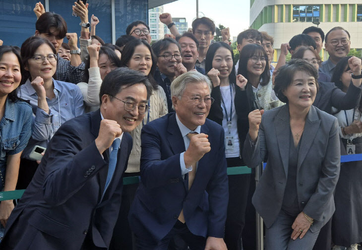 경기도청 방문한 문재인 전 대통령<YONHAP NO-5269>